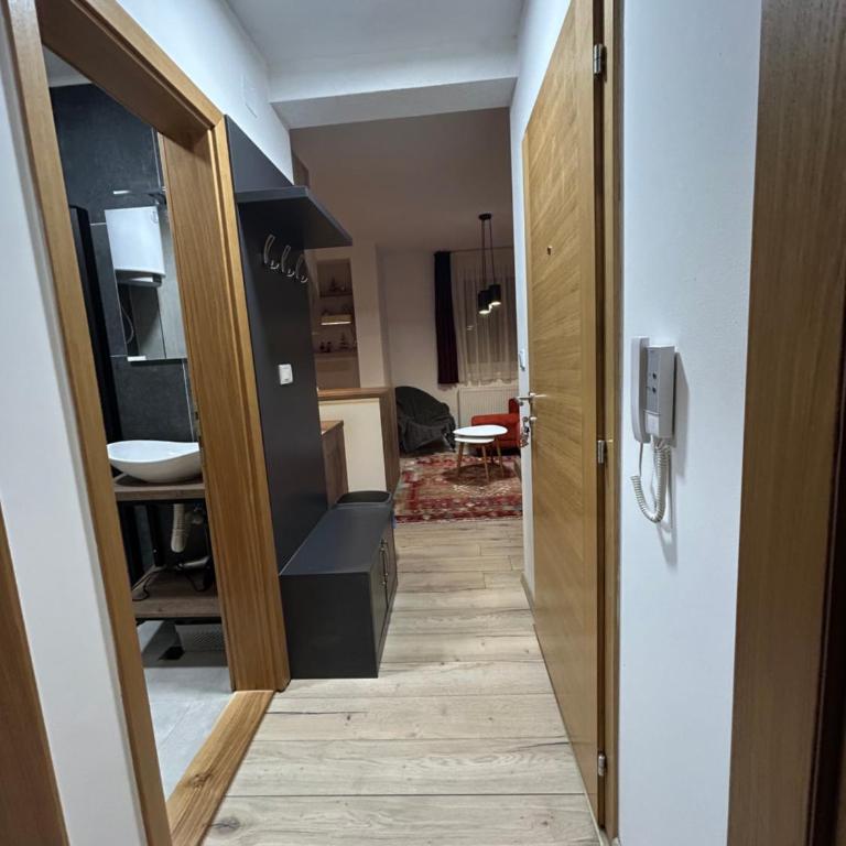 Snow Pine - Apartment with Mountain View - 12