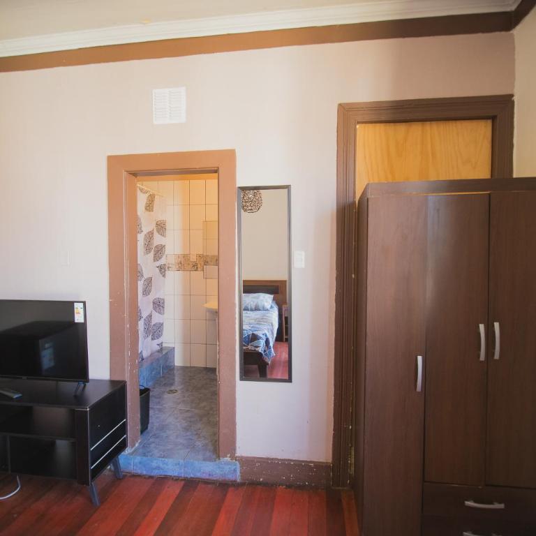 Viña City Hostel II - Double Room with Private Bathroom - 3