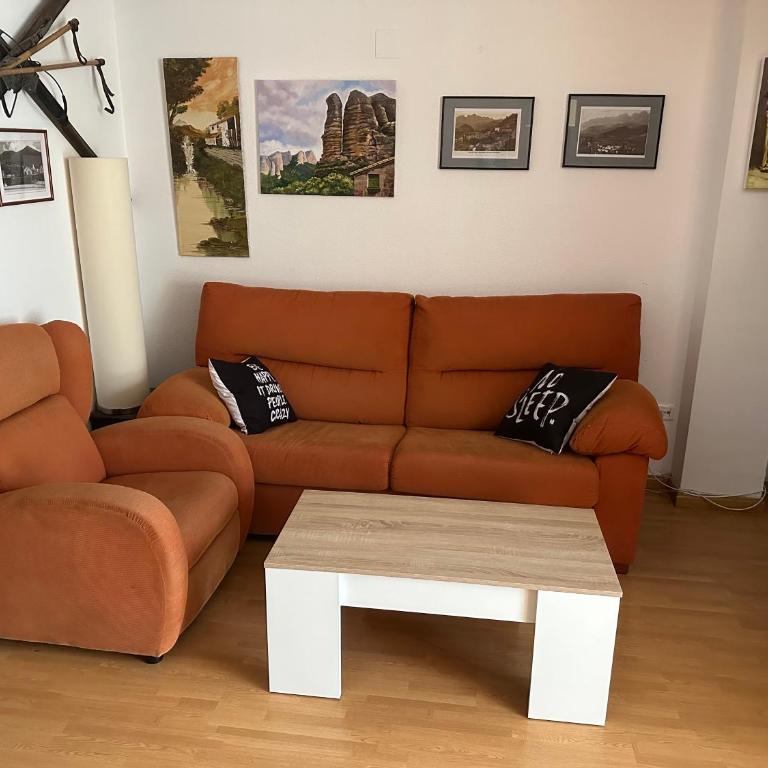 BIESCAS Todas las comodidades y más GAS, GARAJE , TRASTERO, CENTRO, WIFI, - Two-Bedroom Apartment - 2