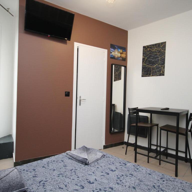 09 - Chambre proche Paris et Transports avec TV WIFI - Camera Matrimoniale - 4