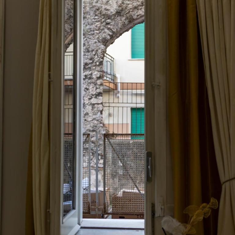 Enchanting Suites Salerno - Camera King con Vasca Idromassaggio - 15