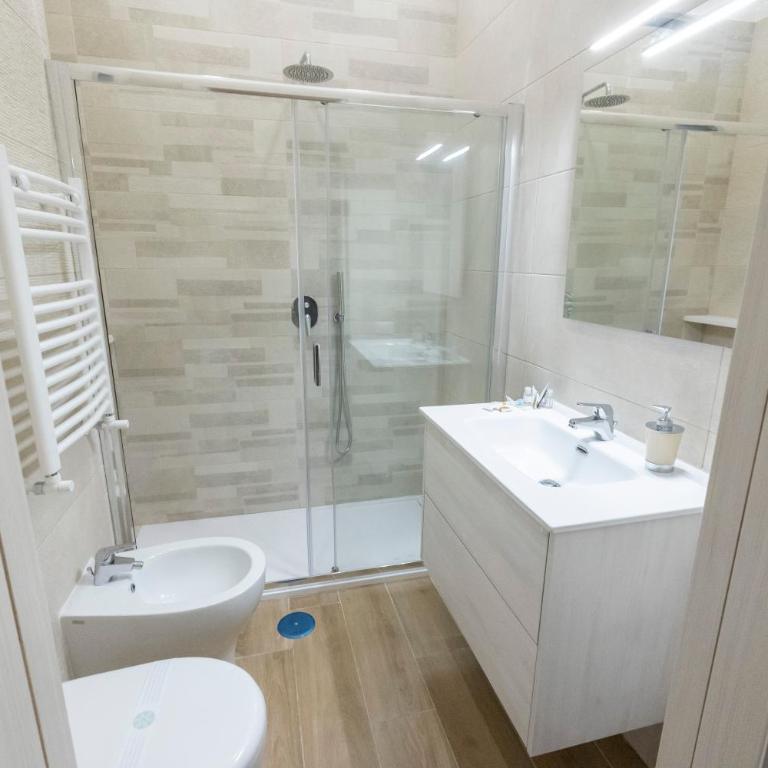 Enchanting Suites Salerno - Camera Matrimoniale con Bagno Privato - 12