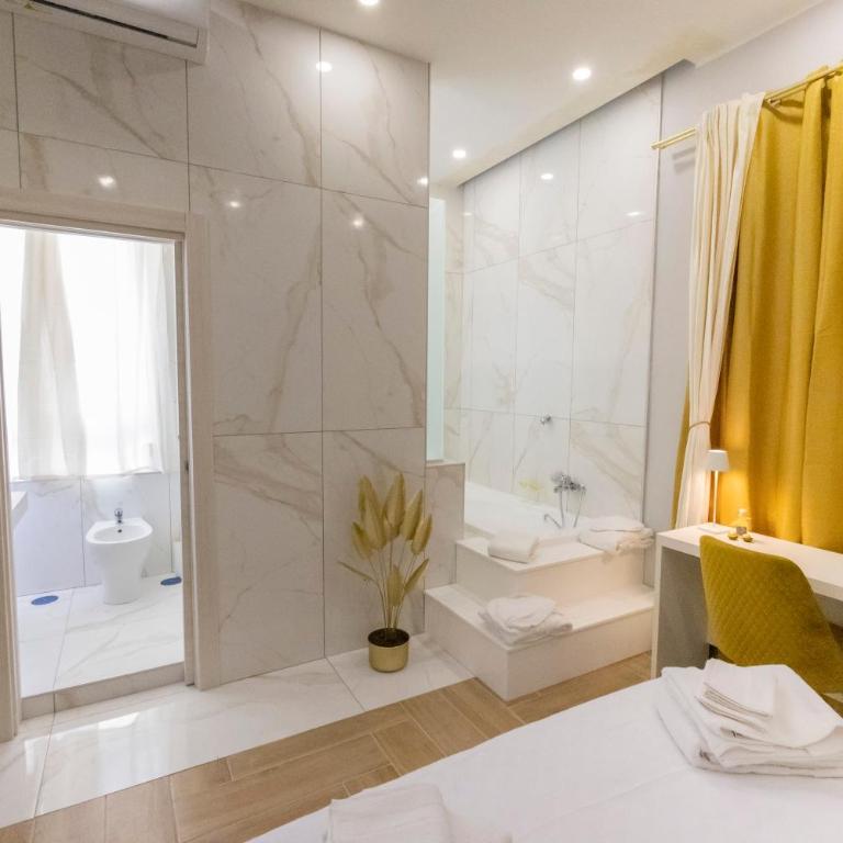 Enchanting Suites Salerno - Camera King con Vasca Idromassaggio - 9