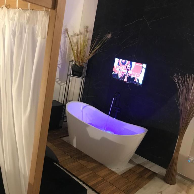 Villa White Luxury Residence - Suite with Spa Bath - 3