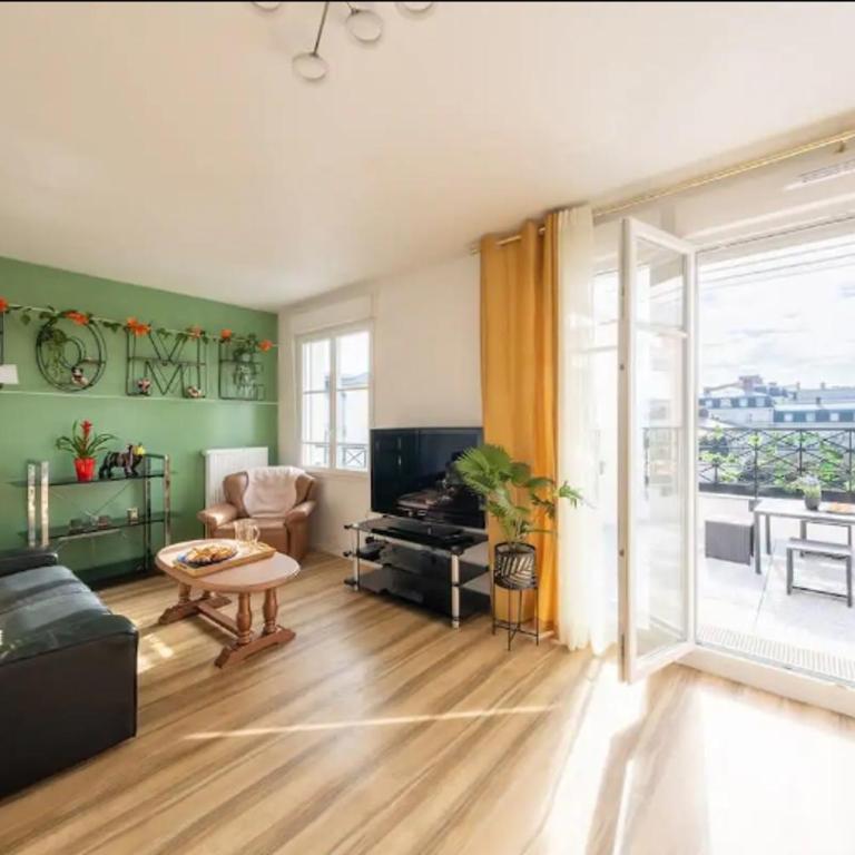 Disney at home 3 bed rooms- Confort 90m2 - best location - Three-Bedroom Apartment - 4