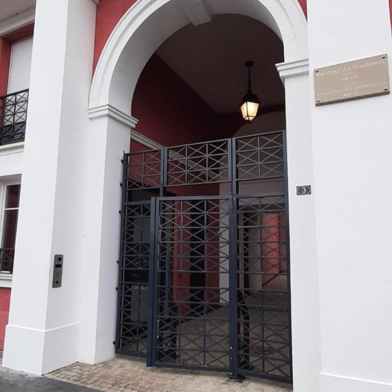 Disney at home 3 bed rooms- Confort 90m2 - best location - Three-Bedroom Apartment - 13