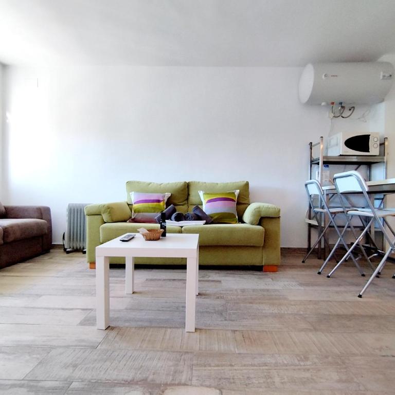 Apartamentos Arttyfal con parking y WiFi by SURYNIEVE - Apartamento de 1 dormitorio - 1