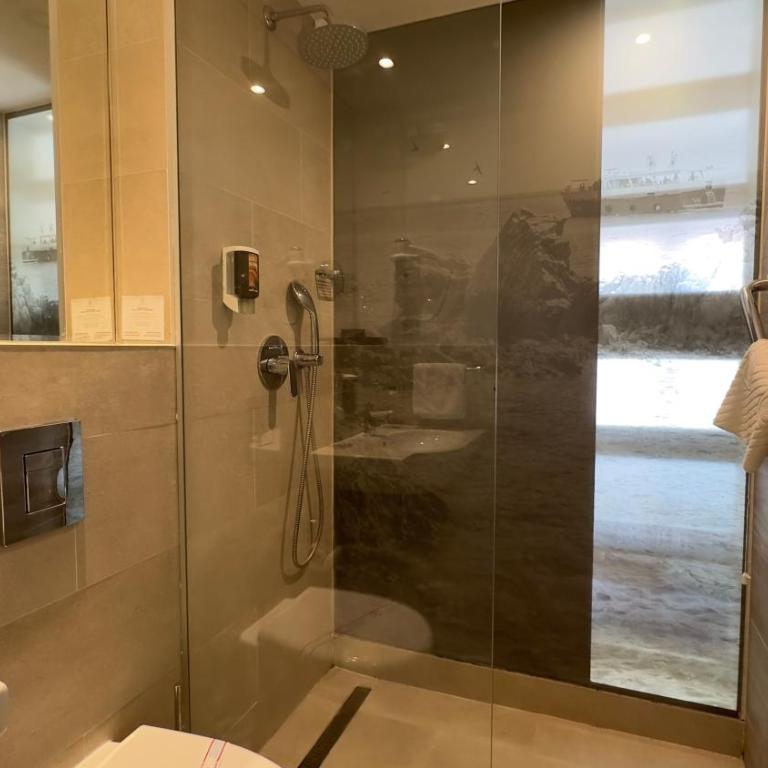 Hotel Aleksandar - Dvokrevetna Soba sa Bračnim Krevetom/Zasebnim Krevetima i Balkonom - 17