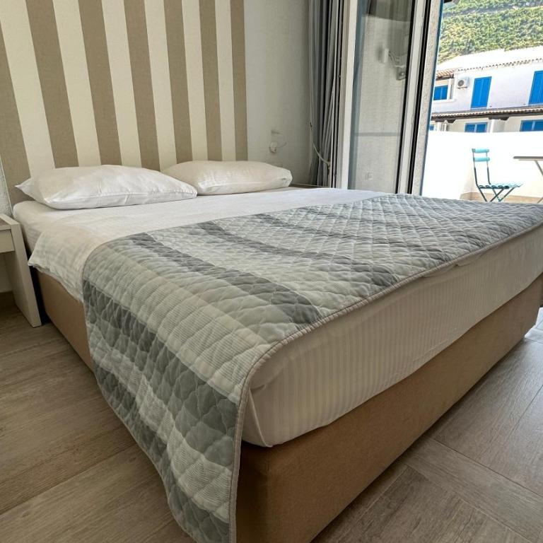 Hotel Aleksandar - Dvokrevetna Soba sa Bračnim Krevetom/Zasebnim Krevetima i Balkonom - 13