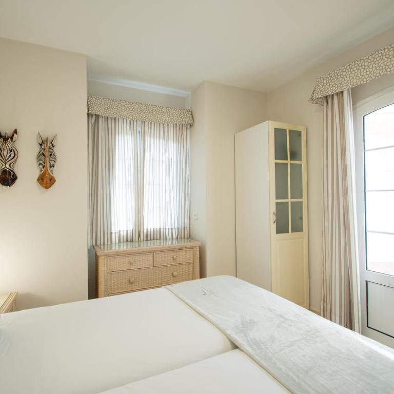 Apartamentos LIVVO Coloradamar - Two-Bedroom Apartment with Bali Bed - 10