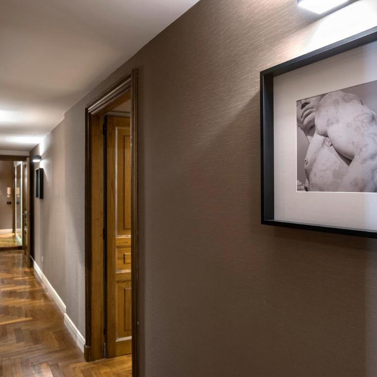 Easydomus Rome - Deluxe Five-Bedroom Apartment - Address: via Frattina 128 - 6