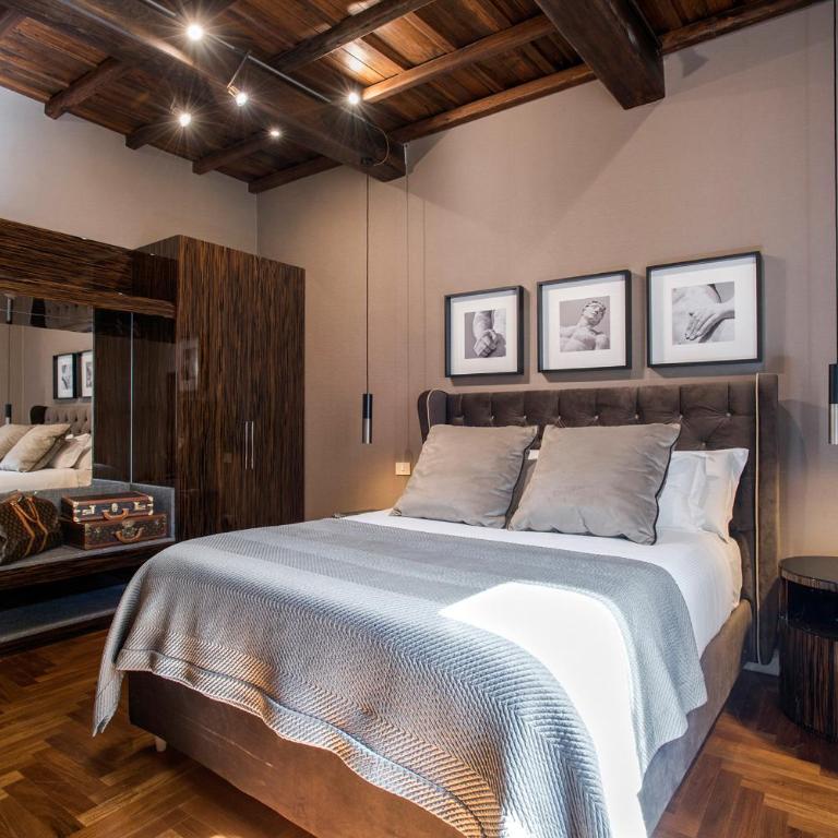 Easydomus Rome - Deluxe Five-Bedroom Apartment - Address: via Frattina 128 - 11