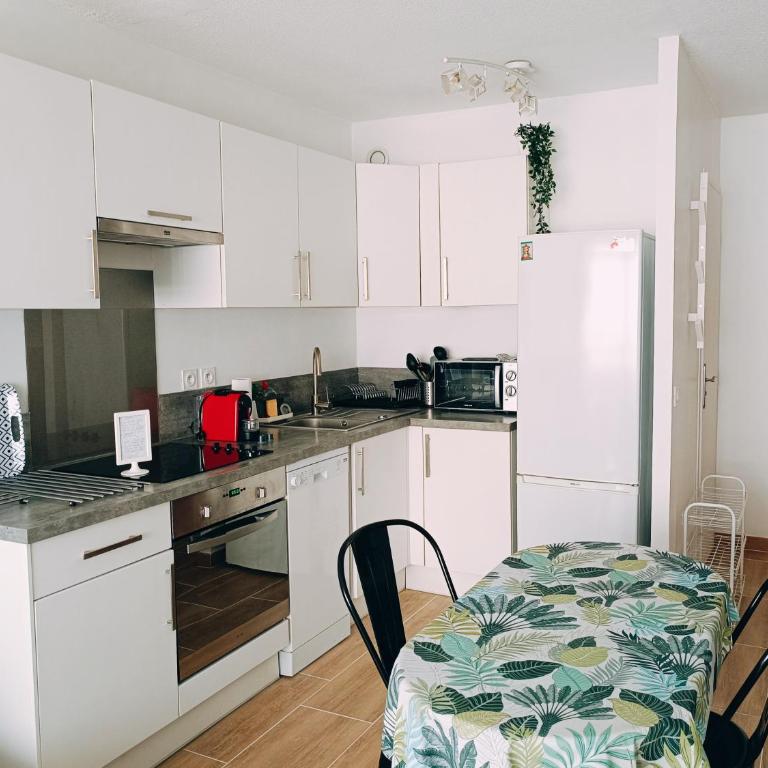 2 pièces climatisé avec balcon dans le vieil Antibes, résidence avec ascenseur - Apartment with Balcony - 10