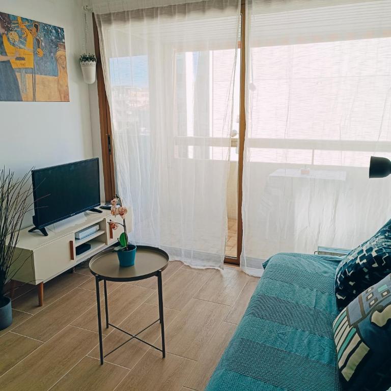 2 pièces climatisé avec balcon dans le vieil Antibes, résidence avec ascenseur - Apartment with Balcony - 1