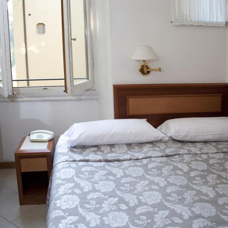 Hotel Bonifacio - Camera Economy Matrimoniale/Doppia con Letti Singoli - 10