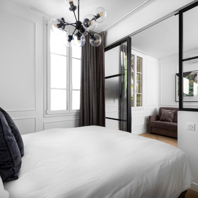 Secret Contemporary Courtyard - One-Bedroom Apartment - 10