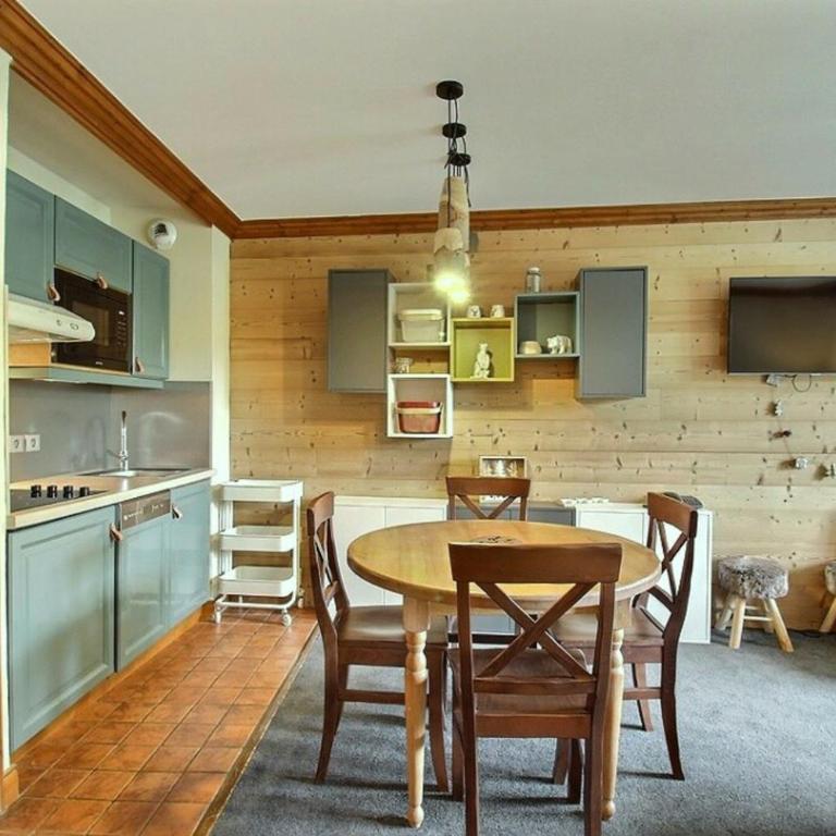 ARC 1950 - Appartement 5 personnes - ski aux pieds - Sauna, Hammam, Jacuzzi - One-Bedroom Apartment with Balcony and Mountain View - 11