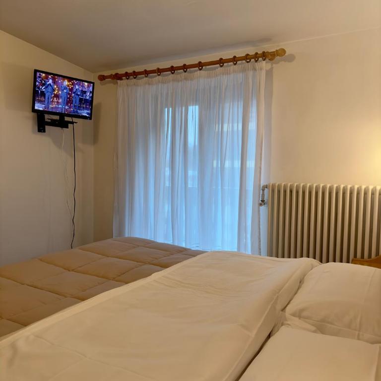 Hotel Zeni - Camera Matrimoniale con Vista Montagna - 9