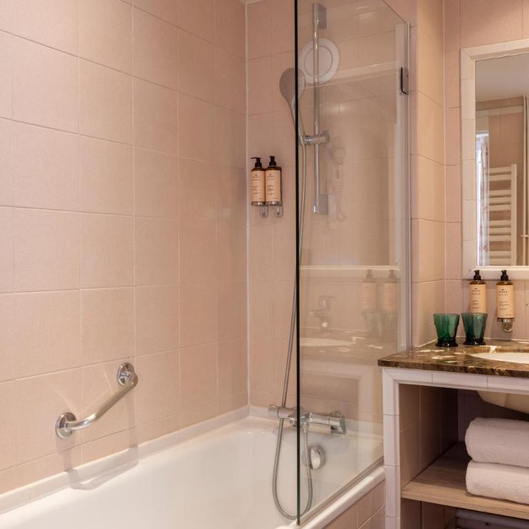 Hôtel Le Saint Gregoire - Chambre Supérieure avec Balcon - 8