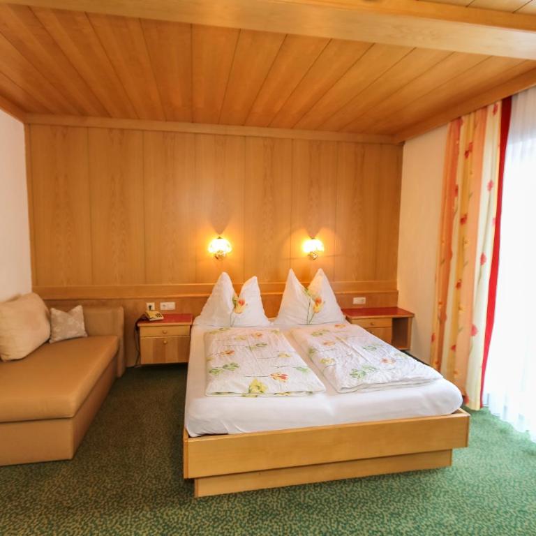 Alpenhotel Tauernstüberl - Dreibettzimmer - 2