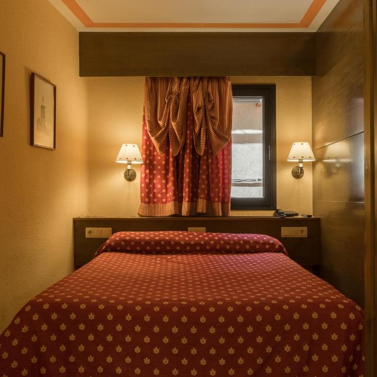 Hotel Aran La Abuela - Habitación Triple sin vistas (3 adultos) - 5