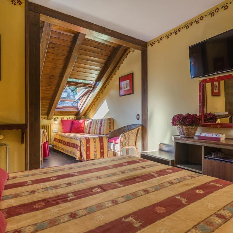Hotel Aran La Abuela - Habitación Familiar (2 adultos y 2 niños) - 3