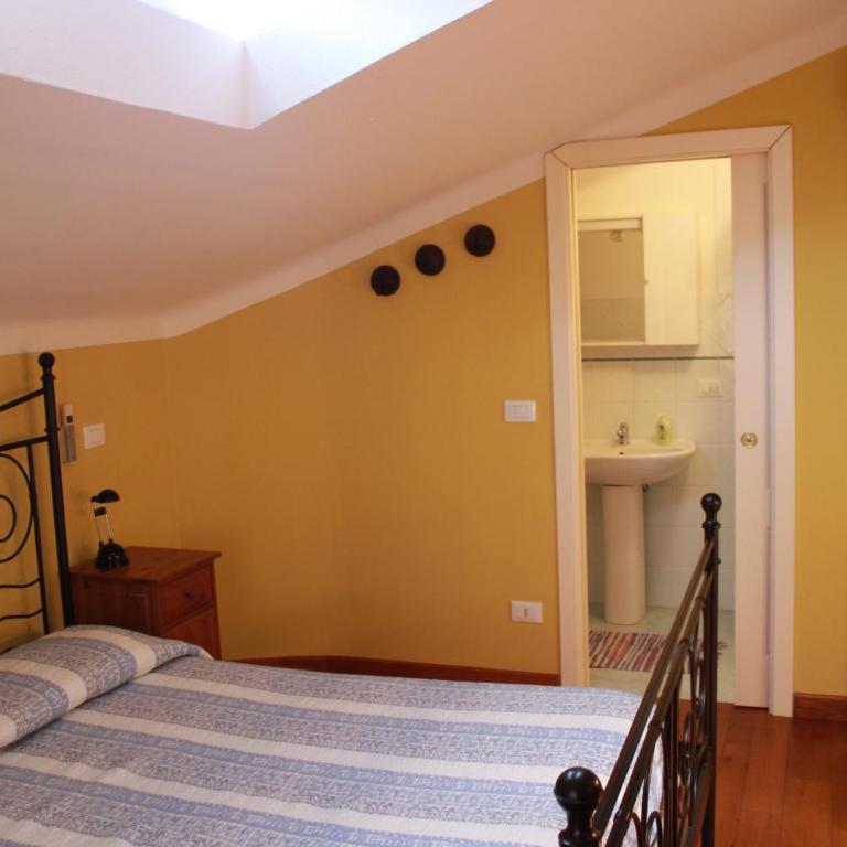B&B Al Borgo - Camera Tripla con Bagno Privato - 5