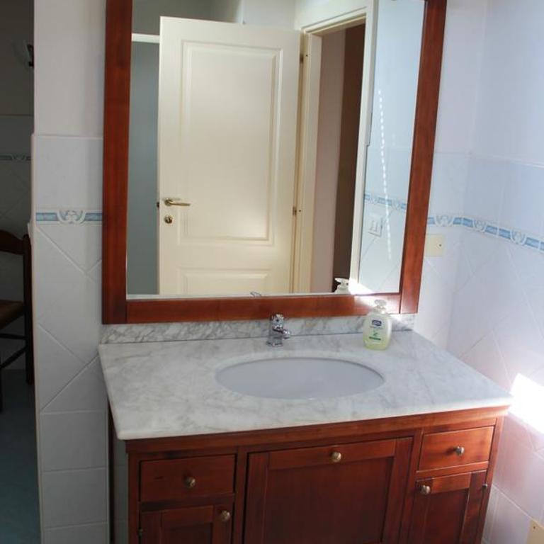 B&B Al Borgo - Camera Quadrupla con Bagno in Comune - 8