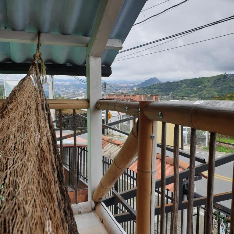 HOSTAL MACONDO - Habitación Doble con balcón (3 adultos) - 4