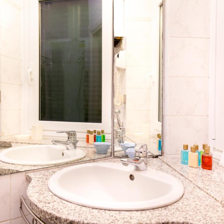 The Vernazza Main Plaza - Rooms & Suites - Double Room with Sea View - 3