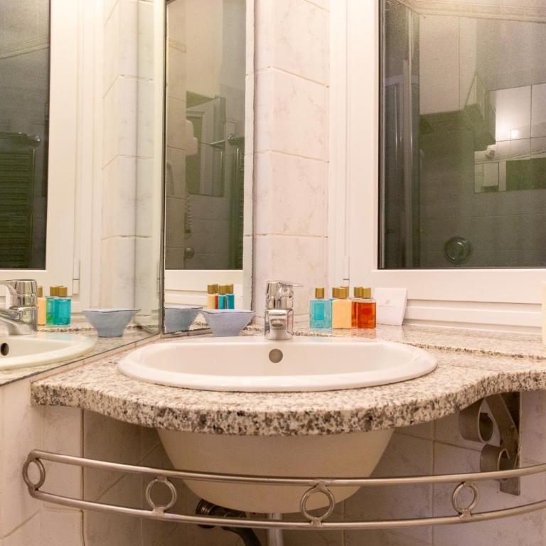 The Vernazza Main Plaza - Rooms & Suites - Double Room with Sea View - 5