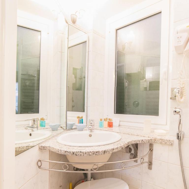 The Vernazza Main Plaza - Rooms & Suites - Double Room with Sea View - 6