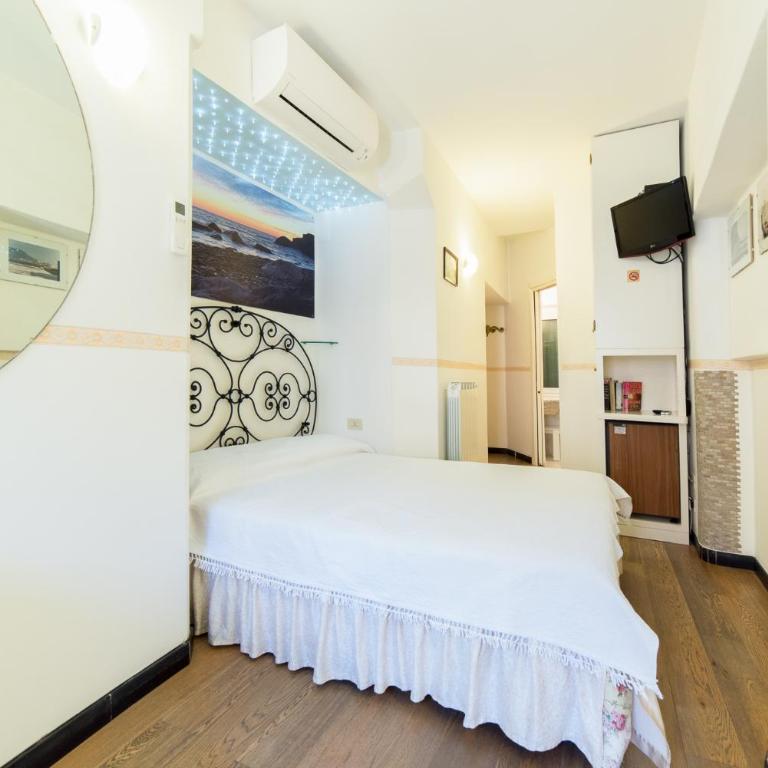 The Vernazza Main Plaza - Rooms & Suites - Double Room with Sea View - 9