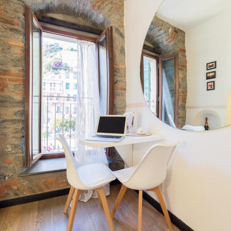 The Vernazza Main Plaza - Rooms & Suites - Double Room with Sea View - 10