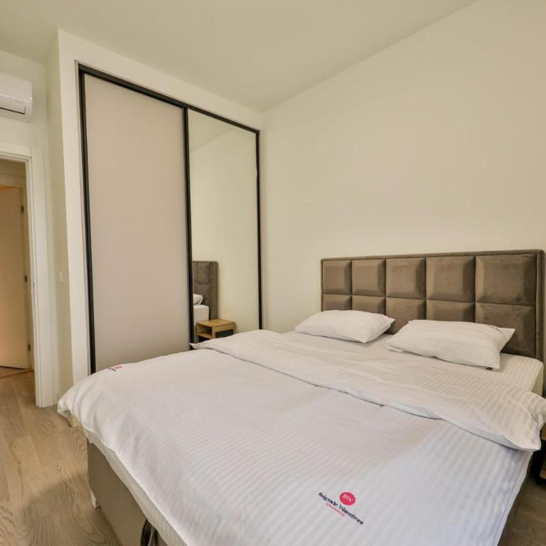 Belgrade Waterfront Apartments - Deluks Dvokrevetna Soba sa Bračnim Krevetom i Balkonom - 4