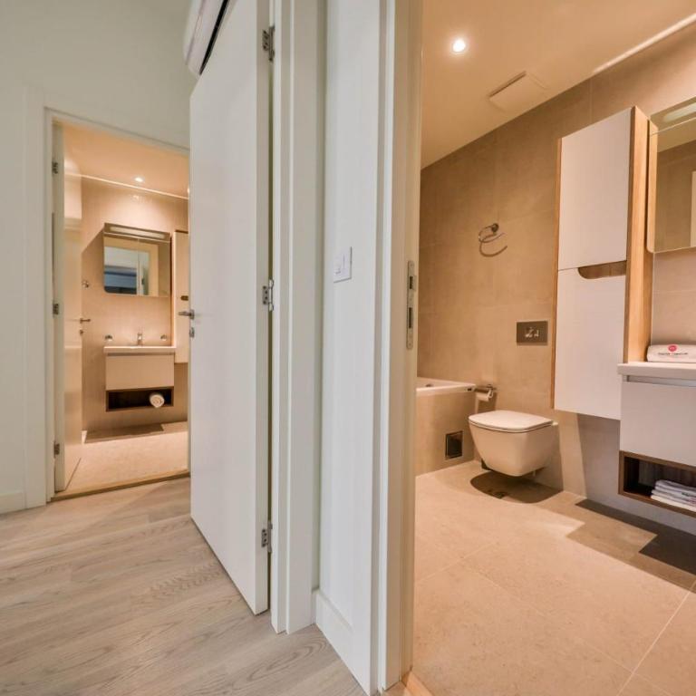 Belgrade Waterfront Apartments - Deluks Dvokrevetna Soba sa Bračnim Krevetom i Balkonom - 11