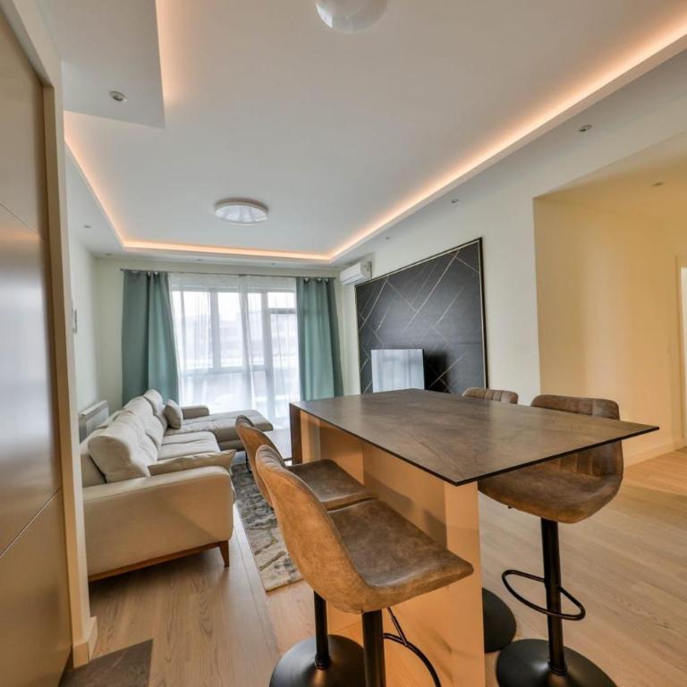 Belgrade Waterfront Apartments - Deluks Dvokrevetna Soba sa Bračnim Krevetom i Balkonom - 8