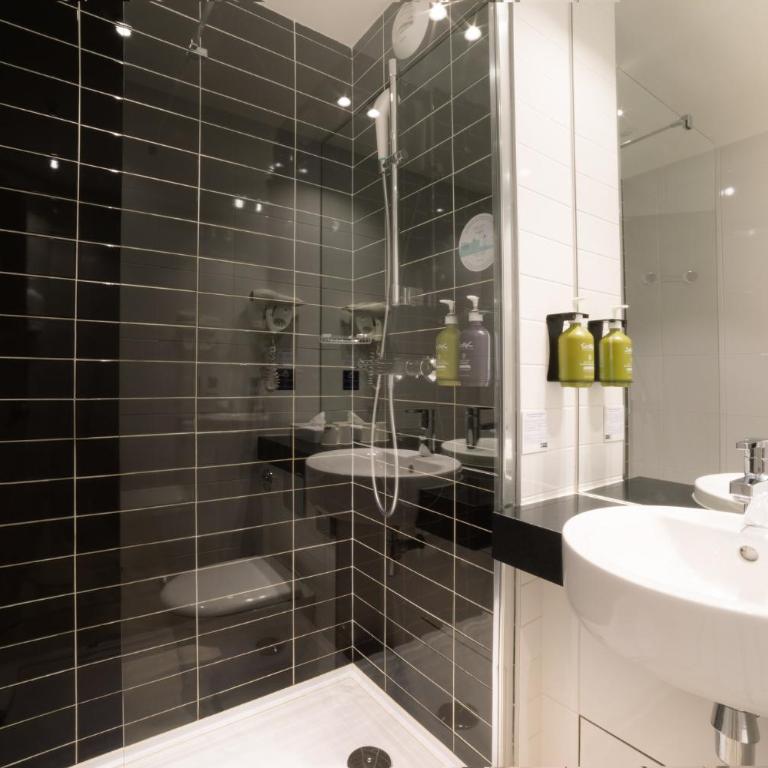 Holiday Inn Express Amiens by IHG - Chambre Lit Queen-Size Standard - Petit-Déjeuner Gratuit - 4