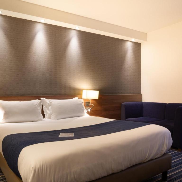 Holiday Inn Express Amiens by IHG - Chambre Lit Queen-Size Standard - Accessible aux Personnes à Mobilité Réduite avec Petit-Déjeuner Gratuit - 9