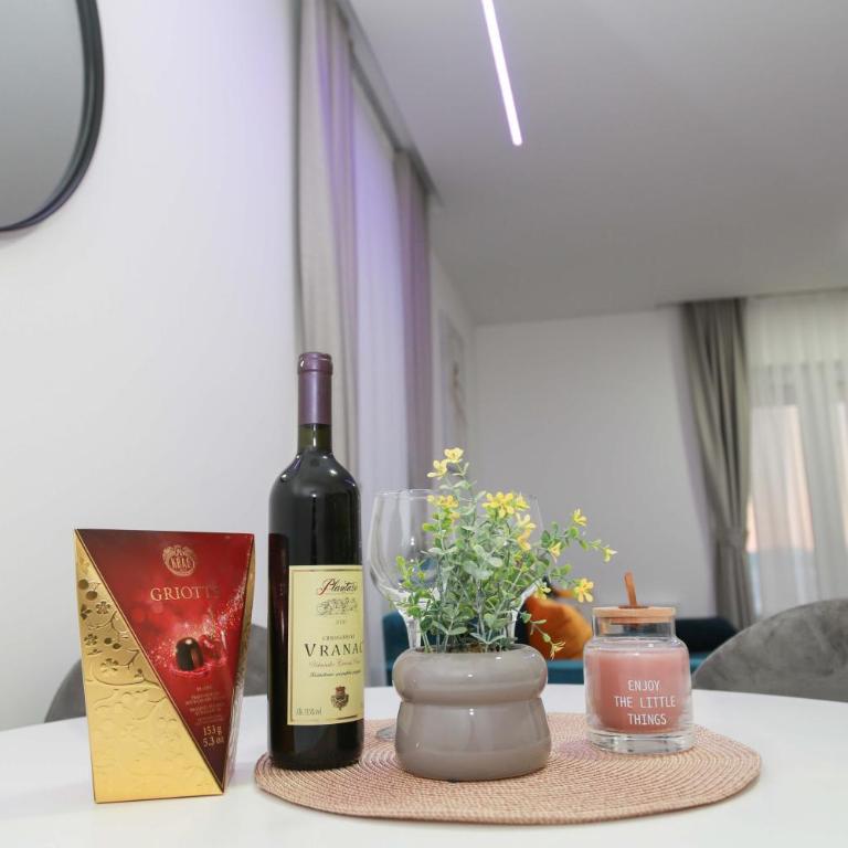 HILLSIDE Apartments - One-Bedroom Apartment - 6