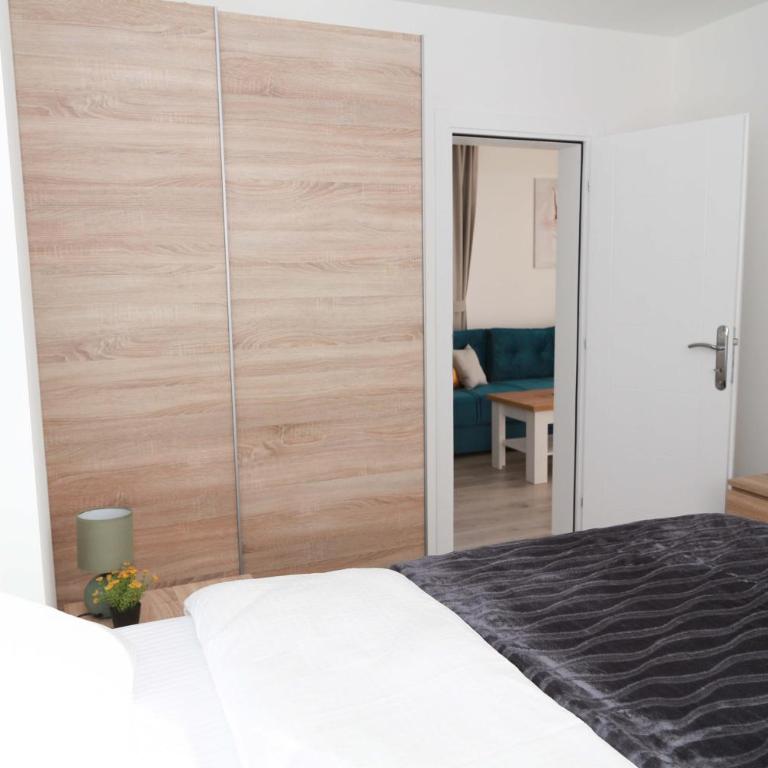 HILLSIDE Apartments - One-Bedroom Apartment - 10