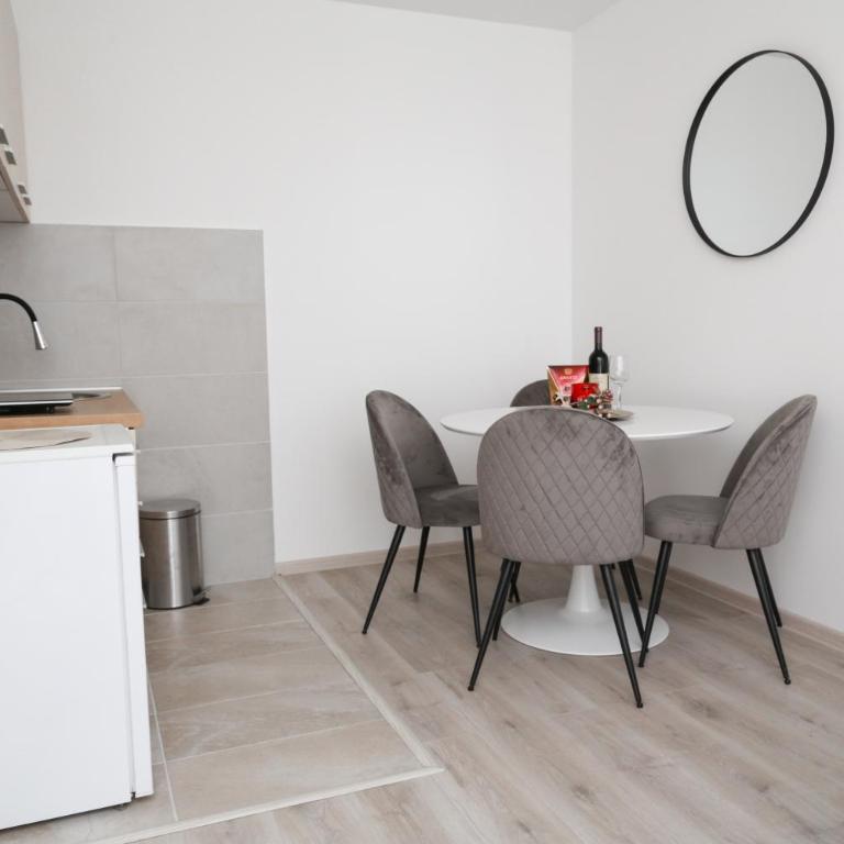 HILLSIDE Apartments - One-Bedroom Apartment - 11