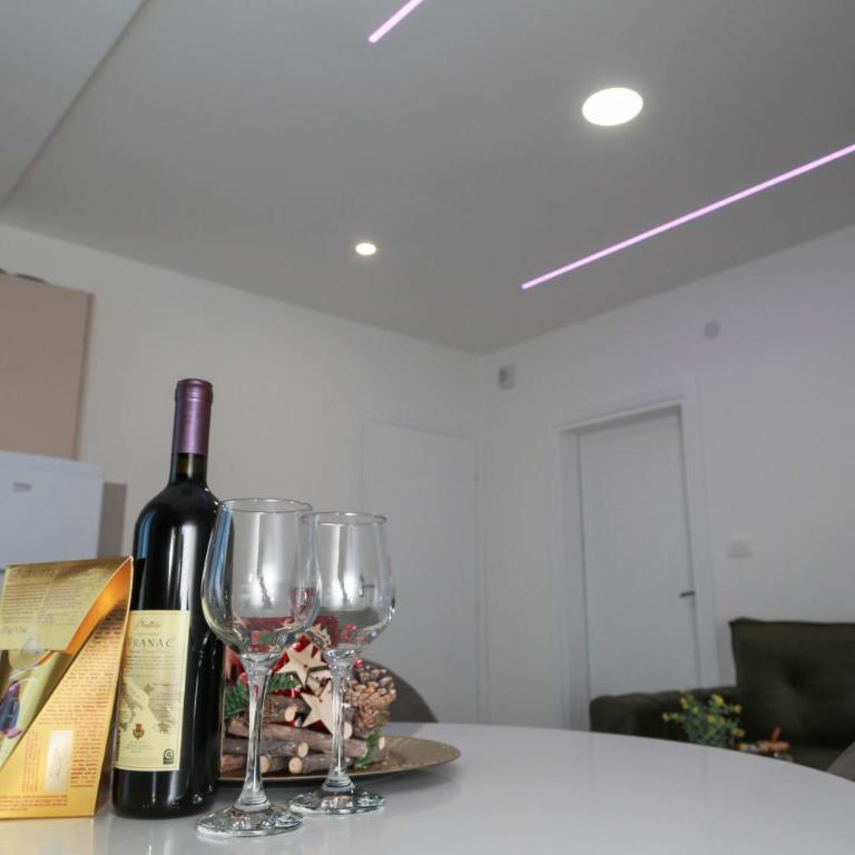 HILLSIDE Apartments - Apartment - 1
