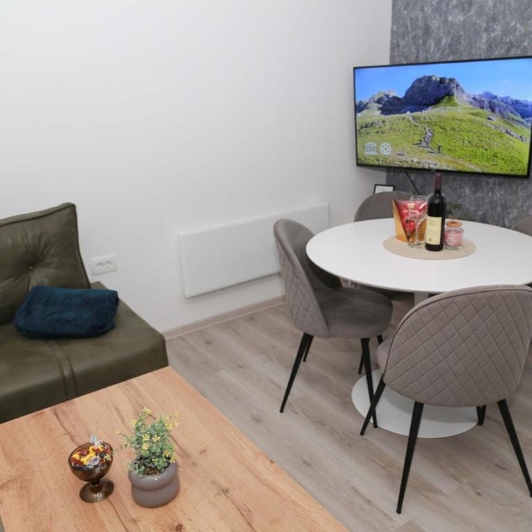 HILLSIDE Apartments - Apartment - 24