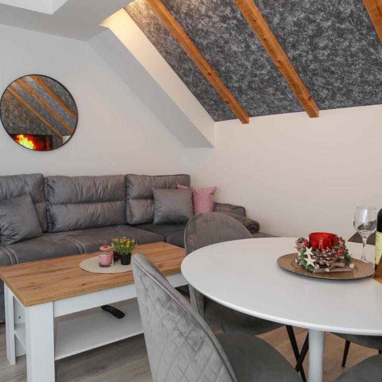 HILLSIDE Apartments - Apartment - 16