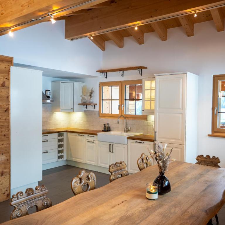 Chalet Marmo by HomeFlow - Superior Chalet - 10