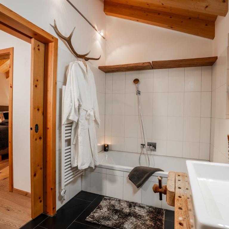 Chalet Marmo by HomeFlow - Superior Chalet - 11