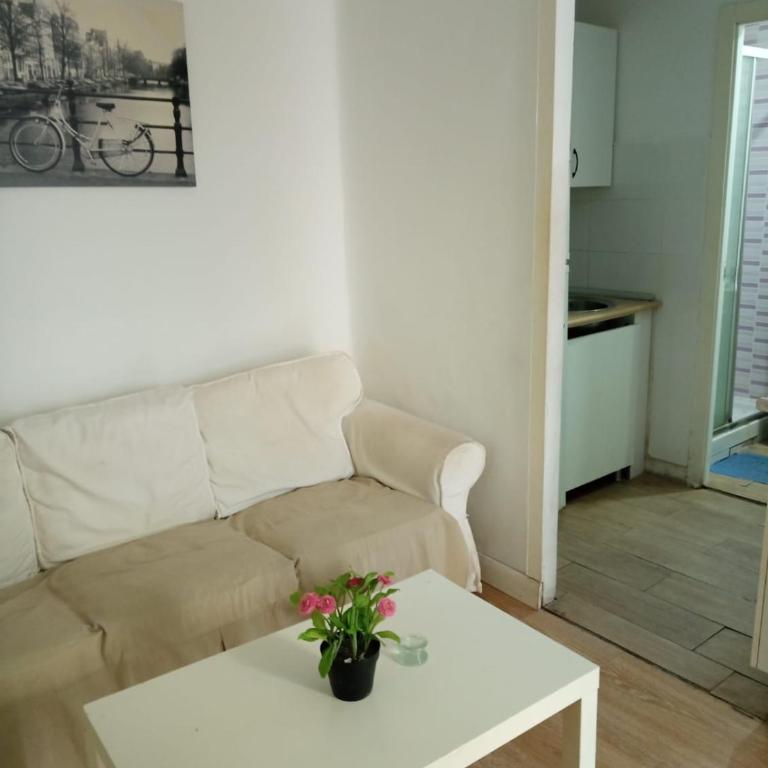 Piso 3 dormitorios junto al metro Nueva Numancia, a 15 min de Sol en metro - Apartamento de 3 dormitorios - 1