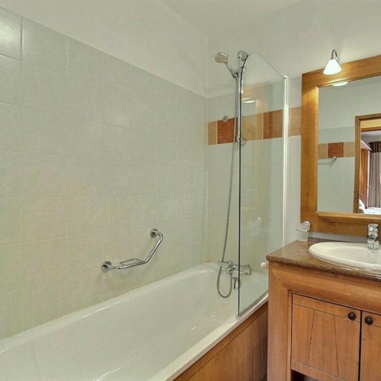 ARC 1950 - APPARTEMENT MODERNE - SAUNA HAMMAM JACUZZI - 4 Personnes - Appartement 1 Chambre avec Balcon et Vue sur les Montagnes - 18