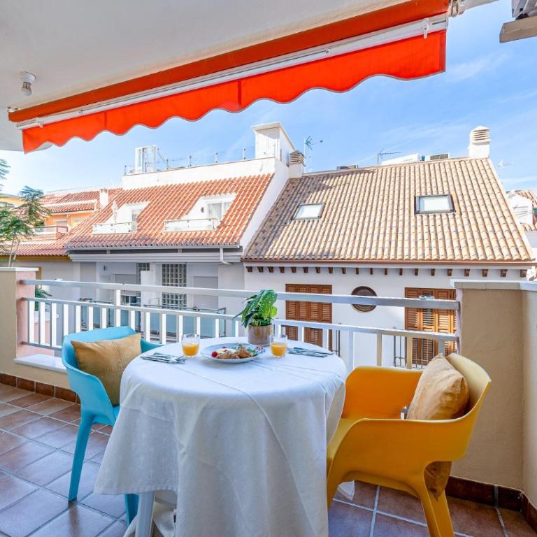 797 HOLIDAY RENTALS- Renovado piso en el paseo maritimo fuengirola - Apartment - 4